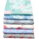 CraftsFabrics Lot de 6 carrés de tissu 100 % coton prédécoupés à motifs flamants roses pour patchwork, couture, matelassage